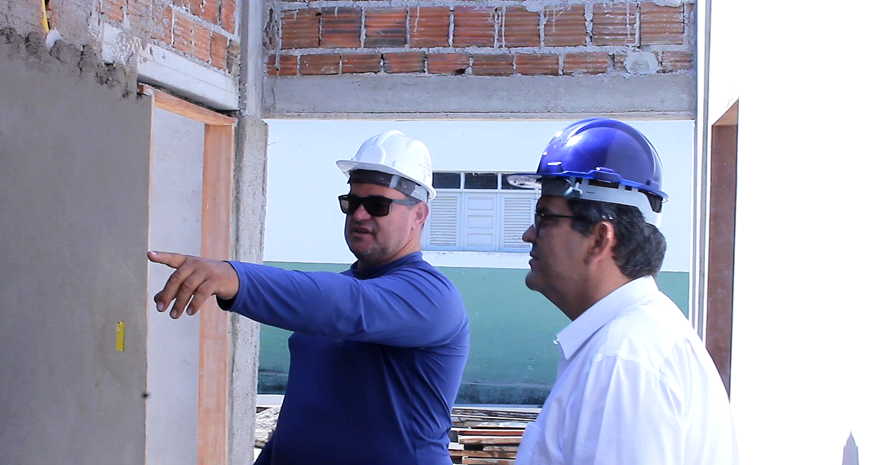 Prefeito de Cuité faz visita técnica em obra de reforma e ampliação de escola no município