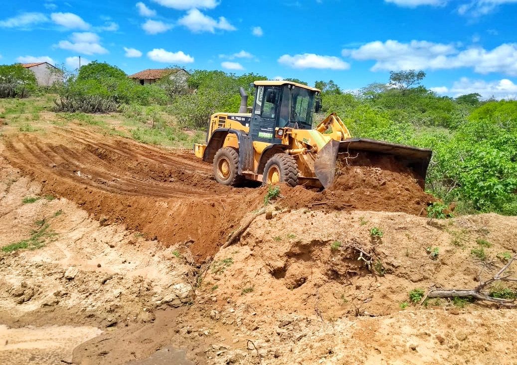 Prefeitura de Cuité dá sequência a operação de recuperação de estradas na zona rural