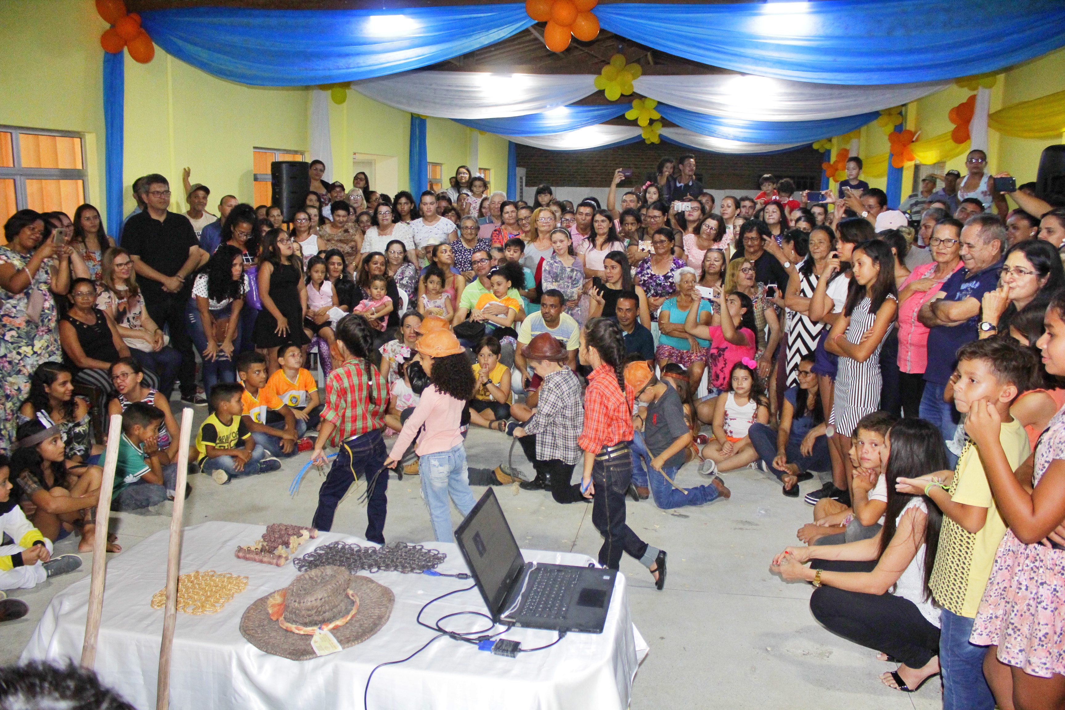 População prestigia inauguração de reforma e ampliação da Escola Benedito Venâncio dos Santos