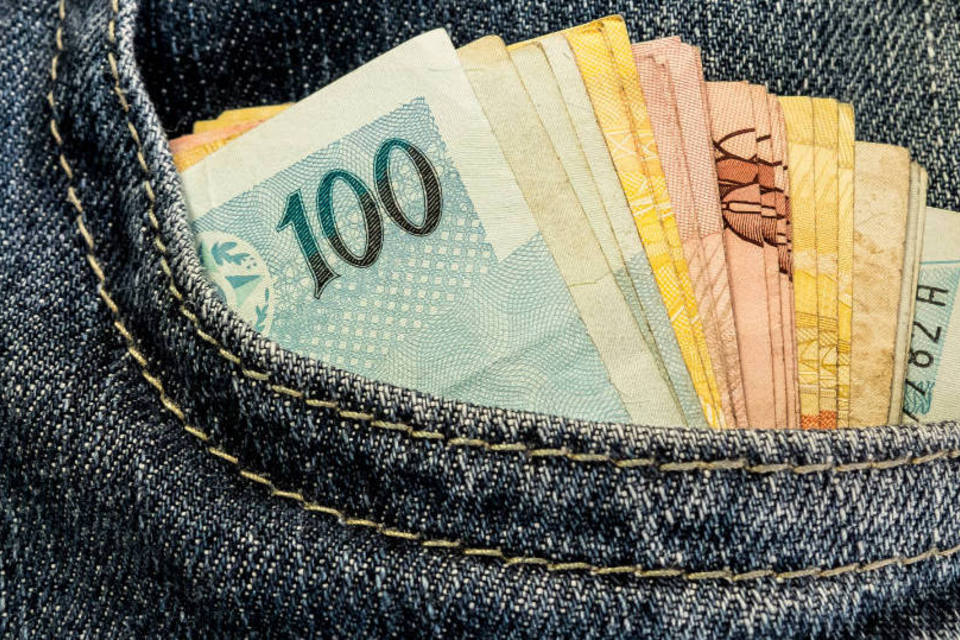 Servidores da Prefeitura de Cuité iniciam maio com dinheiro no bolso