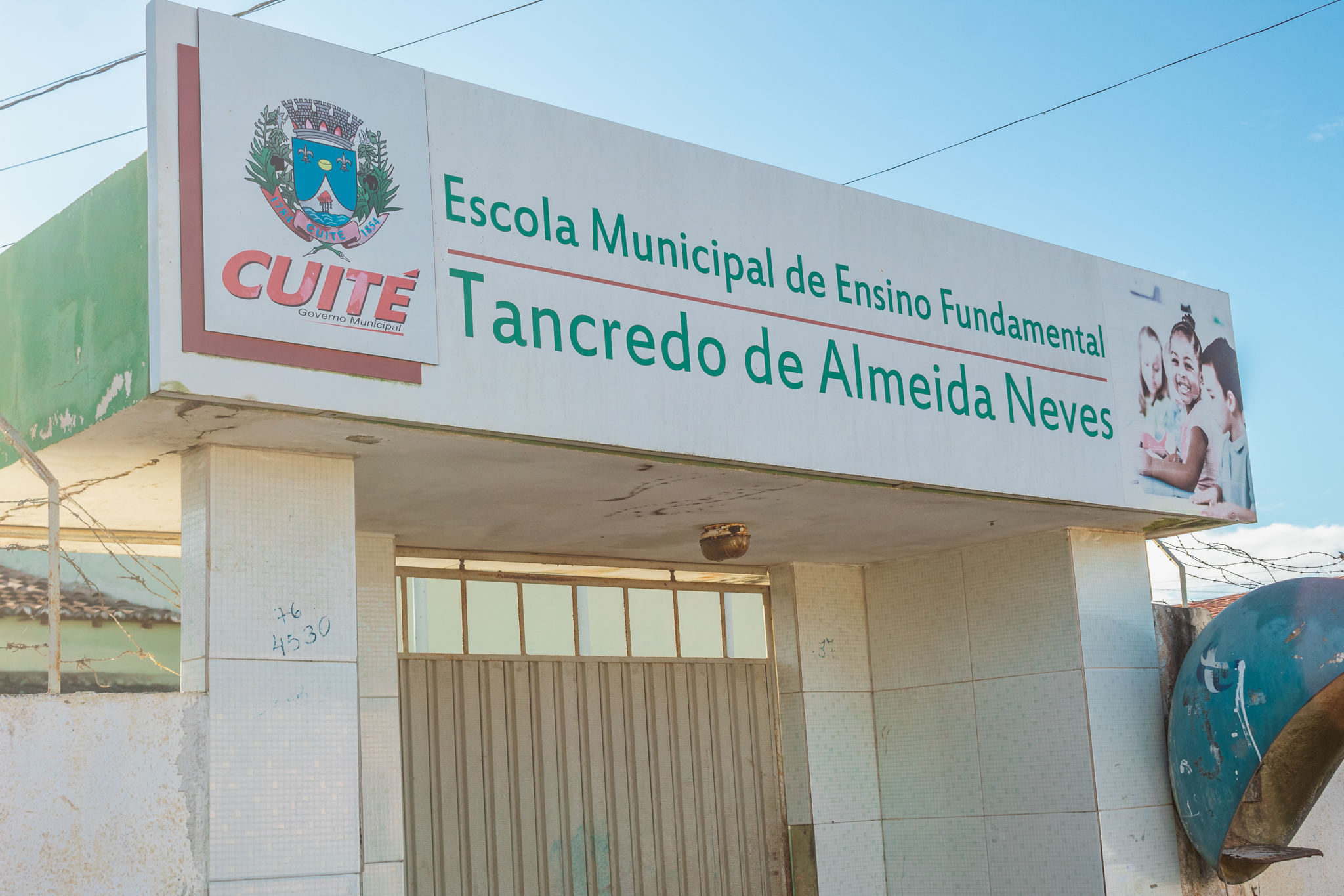 Prefeito autoriza licitação para obra de construção de uma “nova escola” Tancredo Neves