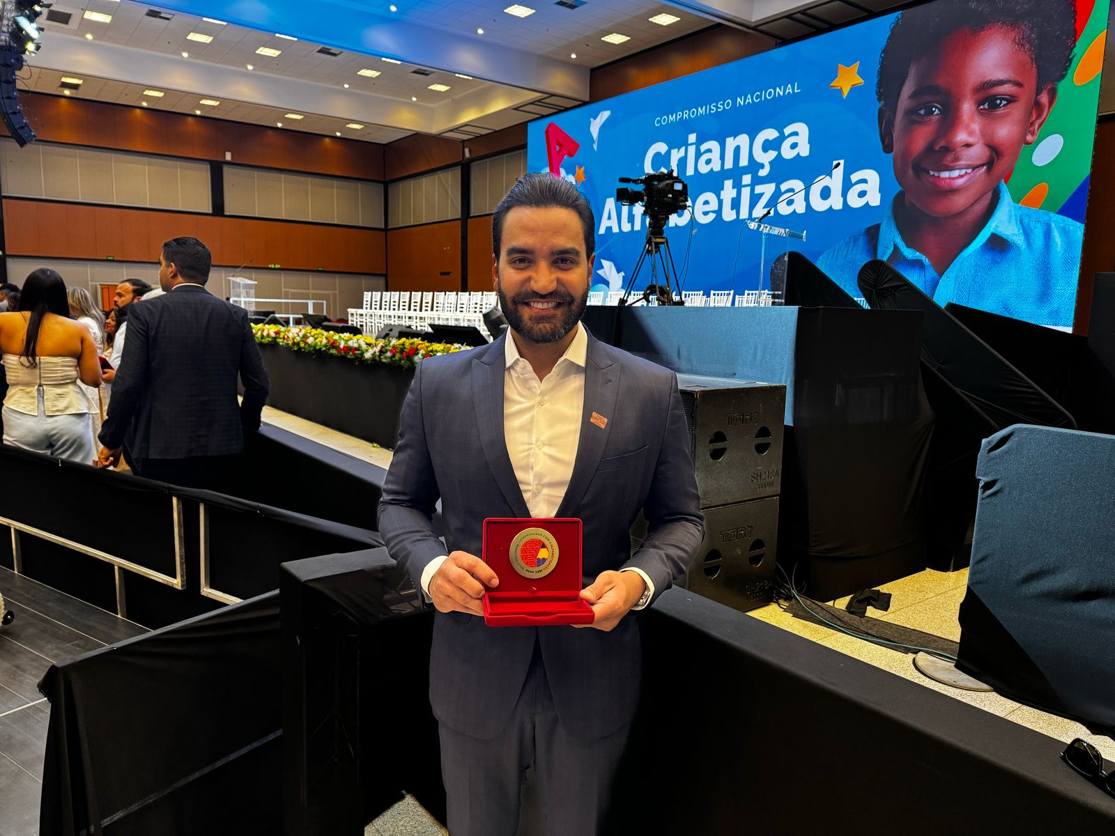 CUITÉ RECEBE SELO OURO DO PROGRAMA CRIANÇA ALFABETIZADA