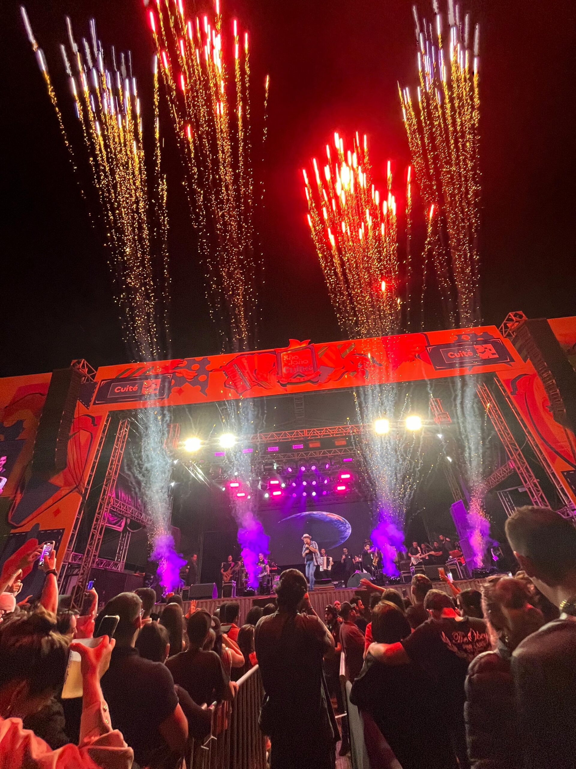 Véspera de São João em Cuité tem público recorde e festa só para crianças; hoje Elba Ramalho encerra programação