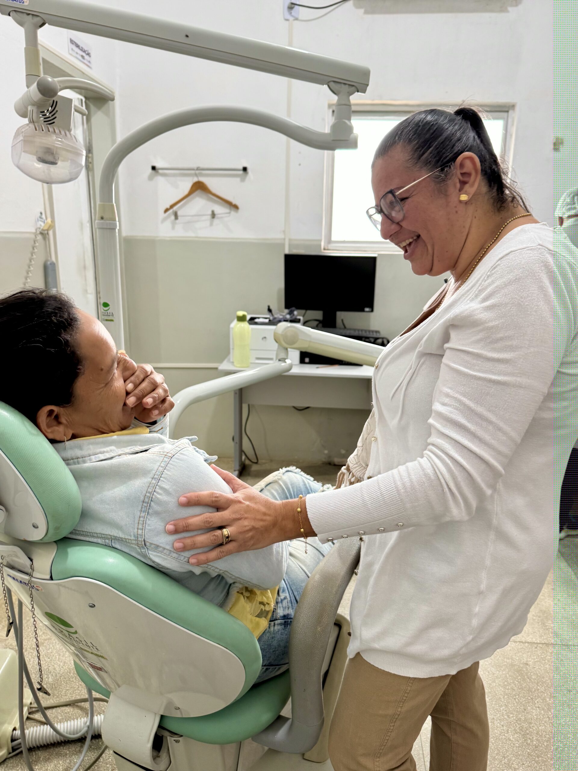 Centro de Especialidades Odontológicas de Cuité entrega 440 próteses dentárias para a população